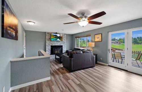 Arvada Retreat + 6 BD + Movie Theater - Photo 2