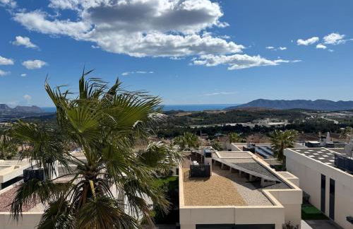 Preciosa villa con piscina privada y vistas al mar - Foto 41