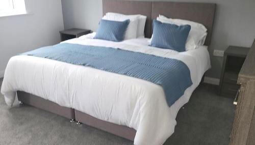 4 Bedroom Home - Sleeps 7 Pet Friendly & Parking - Foto 2