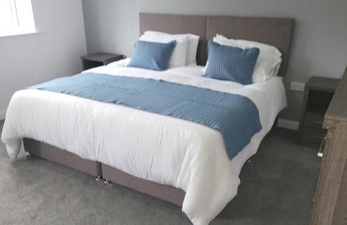 4 Bedroom Home - Sleeps 7 Pet Friendly & Parking - Foto 2