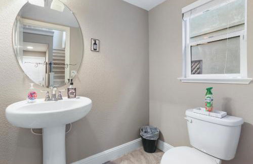 Placid Vibe Spacious 7-BR with Free Parking - Foto 14