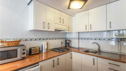 Gorgeous Apartment In Pineda De Mar - Photo 4