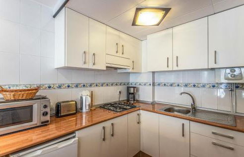 Gorgeous Apartment In Pineda De Mar - Photo 4