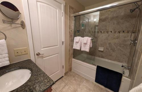 Large Upgraded, Family Friendly Condo with Garage - Foto 69