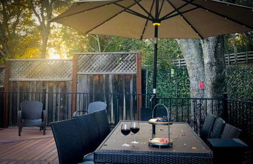 Spacious 4BD 3BA with hot tub, fire pit, and wraparound deck - Foto 32