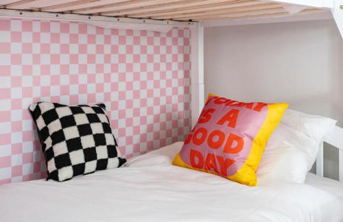 Stylish House with Hot Tub, Fire Pit Pool table near Denver - Photo 11