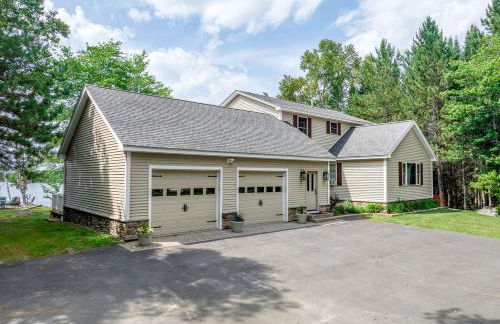 Gorgeous Cottage with Hot-tub and Games in Beaver Cove, Maine - Foto 13