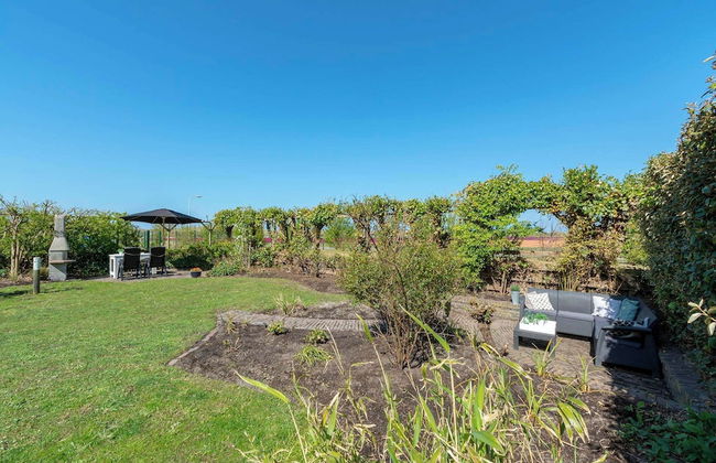 Villa w/ Electric Charging & Parking - Foto 18