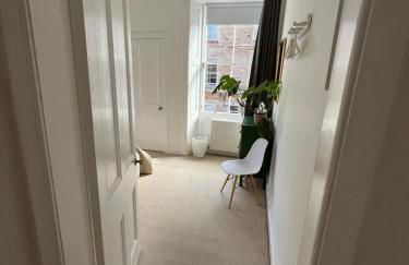 Bright 2 bedroom apartment near the meadows - Foto 4