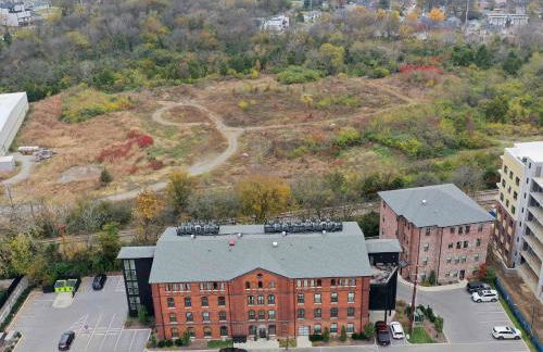 Historic Stay Near Downtown - Foto 40