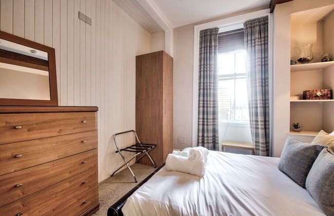 St Stephen Street Apartment - Photo 3