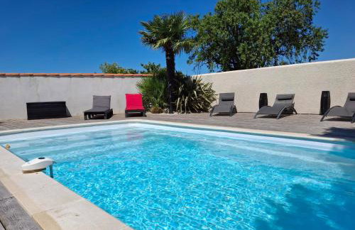Villa avec Piscine à 15 min de La Rochelle, Proche Plages et Commerces - FR-1-706-13 - Foto 1