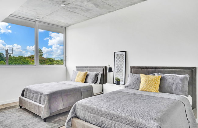 Design District Suites - Photo 22