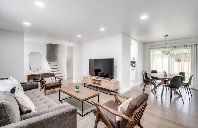 @ Marbella - Modern 4-br Retreat Chef's Kitchen - Photo 1