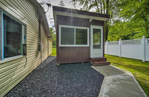 Jamestown Retreat with Hot Tub - Walk to Lake! - Foto 20