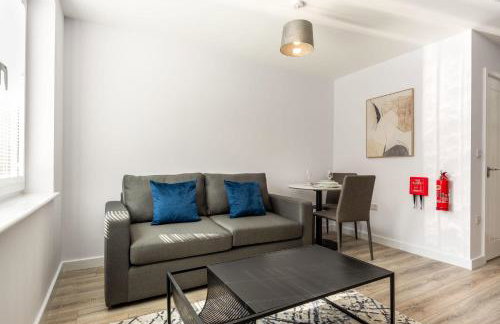 Modern Central Apartment in the Heart of York - Photo 3