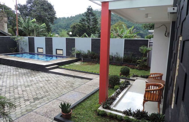 Villa Fahim 1 Puncak 4 Bedroom - Photo 15