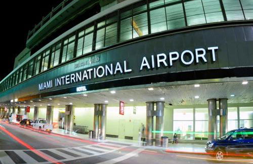 Balcony 2BR Apartment with Free Parking near Freedom Park & Brickell - Foto 61