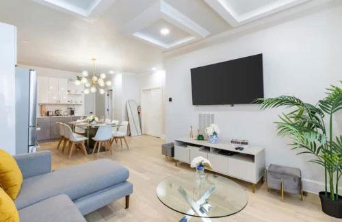 Chic 3BR-4BD-3Bath Oasis with Backyard Near NYC - Foto 4