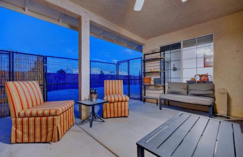 4BR Desert Oasis near Valley and Vegas - Foto 3