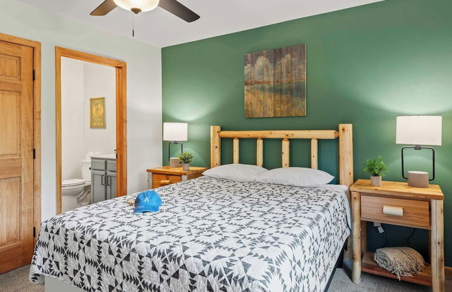 Bluejay Getaway by Avantstay Walk to Lake 7bdr, Hot Tub, Pool Table - Foto 27