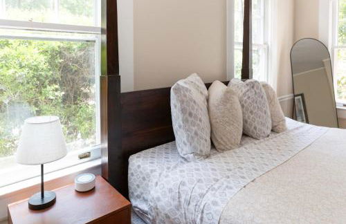 Spacious 2BR in Grand Old Home, Downtown Durham - Photo 55