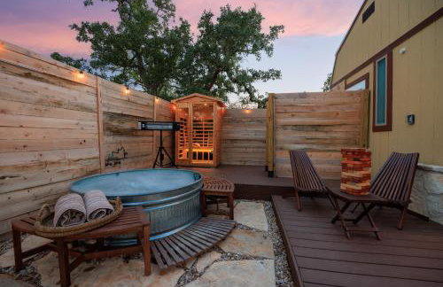 Romantic Tiny Luxury Retreat w heated pool, sauna n outdoor shower in Wimberley 10 acres - Foto 3