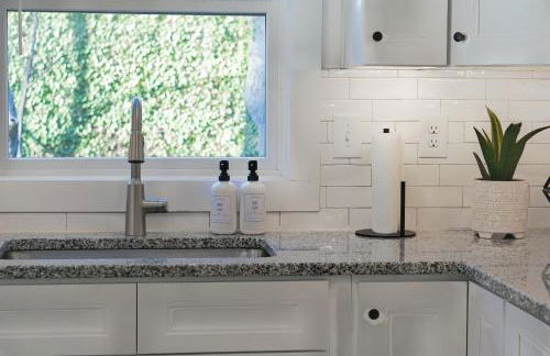 Cozy Cottage in the Heart of Huntersville - Foto 21