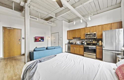 2125 Superior Living - Photo 10