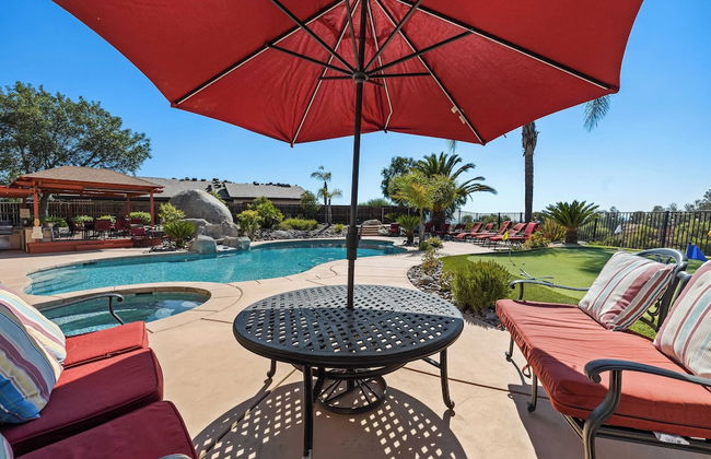 Chardonnay Charm by Avantstay Luxe Group Retreat w/ Pool Mins to Wineries - Foto 46