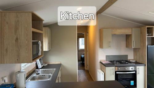 M&B Holiday Home 2025 Cozy Beach side Caravan 4 Beds, 3 Sofa Bed, 7 Sleep, Wifi, Tea and Coffee, Free Parking - Foto 3