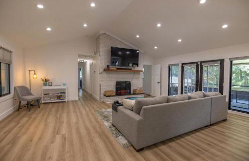 Mid-century Modern Impeccable Remodel with Hot Tub - Foto 9