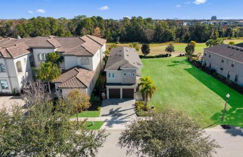 Epic Playhouse Getaway - Castle & Superhero Bunks Theater Private Pool No Rear Neighbors - Foto 51