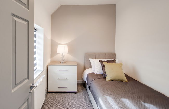 4 Bed - Sleeps 6 - Private Garden - Free Parking - Foto 6