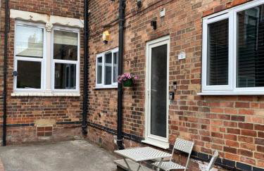 G-Floor Flat with 2 beds, 2 bathrooms, sleeps 4-6 - Foto 2