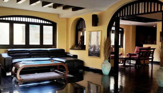 Coin salon dans le hall