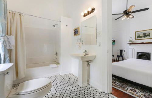 Uptown Spacious 4BD/3BA with Historic Charm - Foto 80