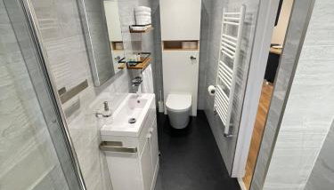 Self-contained studio with folding down Bed - Foto 5