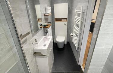 Self-contained studio with folding down Bed - Foto 5