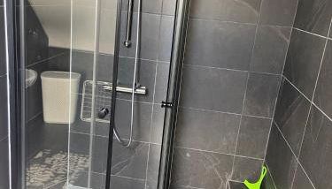 Angenehme Rooftop Suite in Unterheinriet - Foto 4, Shower