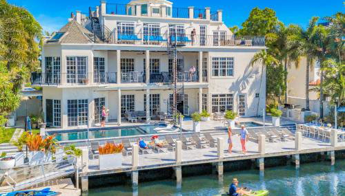 The Modern Castle Canal View Access Rooftop Living Greenhouse VlLLAS - Foto 2, Other