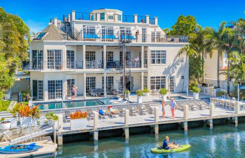 The Modern Castle Canal View Access Rooftop Living Greenhouse VlLLAS - Foto 2