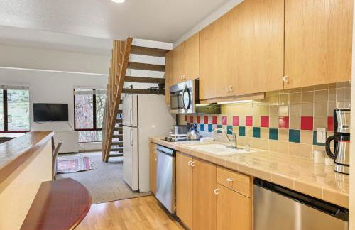 Palisades Tahoe Lodge Rentals Studio Loft #345 - Foto 10