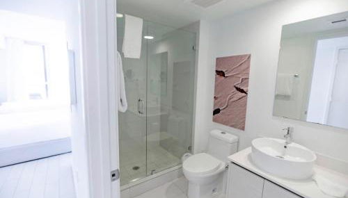 Cozy BeachWalk Nest 2 Full Beds, Steps to Ocean -2010B - Foto 4, towels, Shower