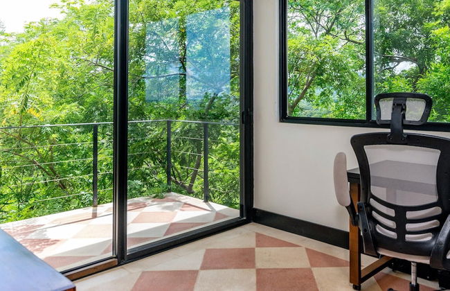 Nostalgic Retro Home on Luxurious Lot with a Private Infinity Pool and Ocean Views - Photo 14