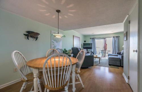 NEW LISTING! Two Bedrooms in A Building with Marsh and Ocean Views - Foto 11