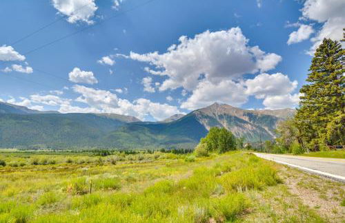 2 Mi to Lake Stunning Twin Lakes Home with Deck - Foto 40