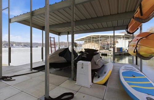 Lakefront Home w/ Private Dock, Slip, Kayaks & Paddleboards at the 7mm - Foto 65