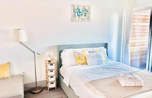 Newly Gated Stylish Steps to Hollywood 2B2B - Foto 1