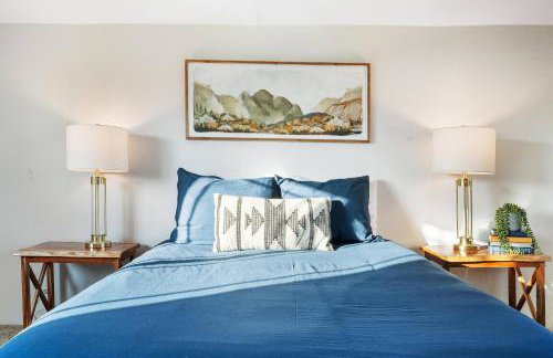 6-min walk to Lake - Home w/Fire-Pit & Pool Table - Foto 3